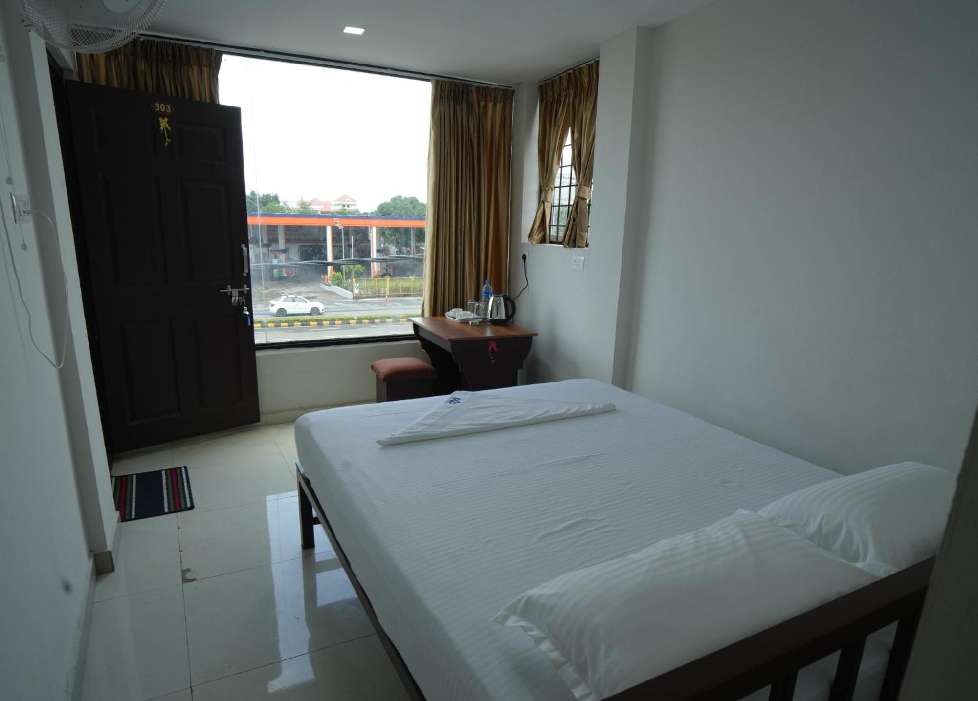 Port View Residency Pvr Hotel Nedumbassery Eksteriør billede