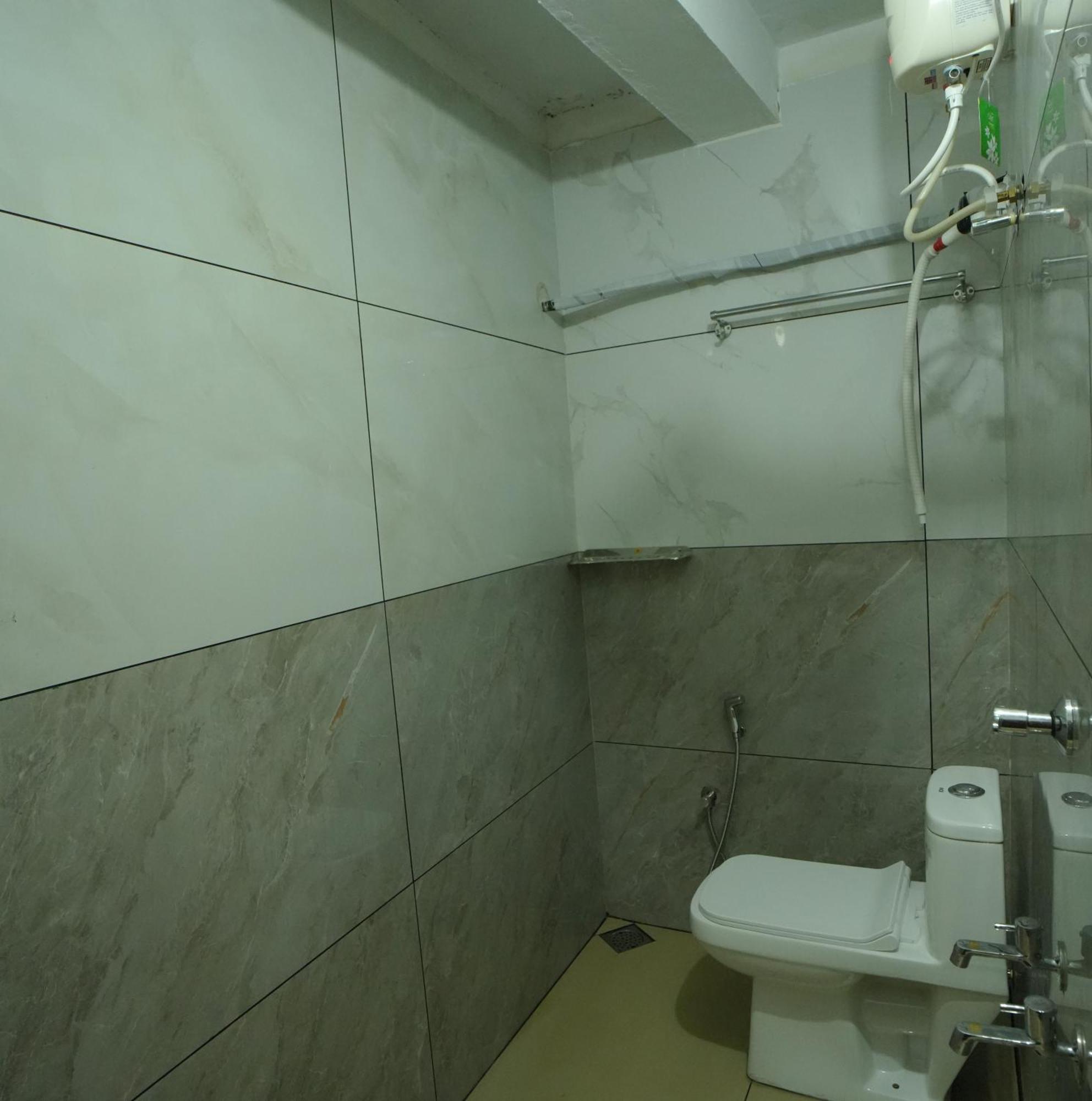 Port View Residency Pvr Hotel Nedumbassery Eksteriør billede