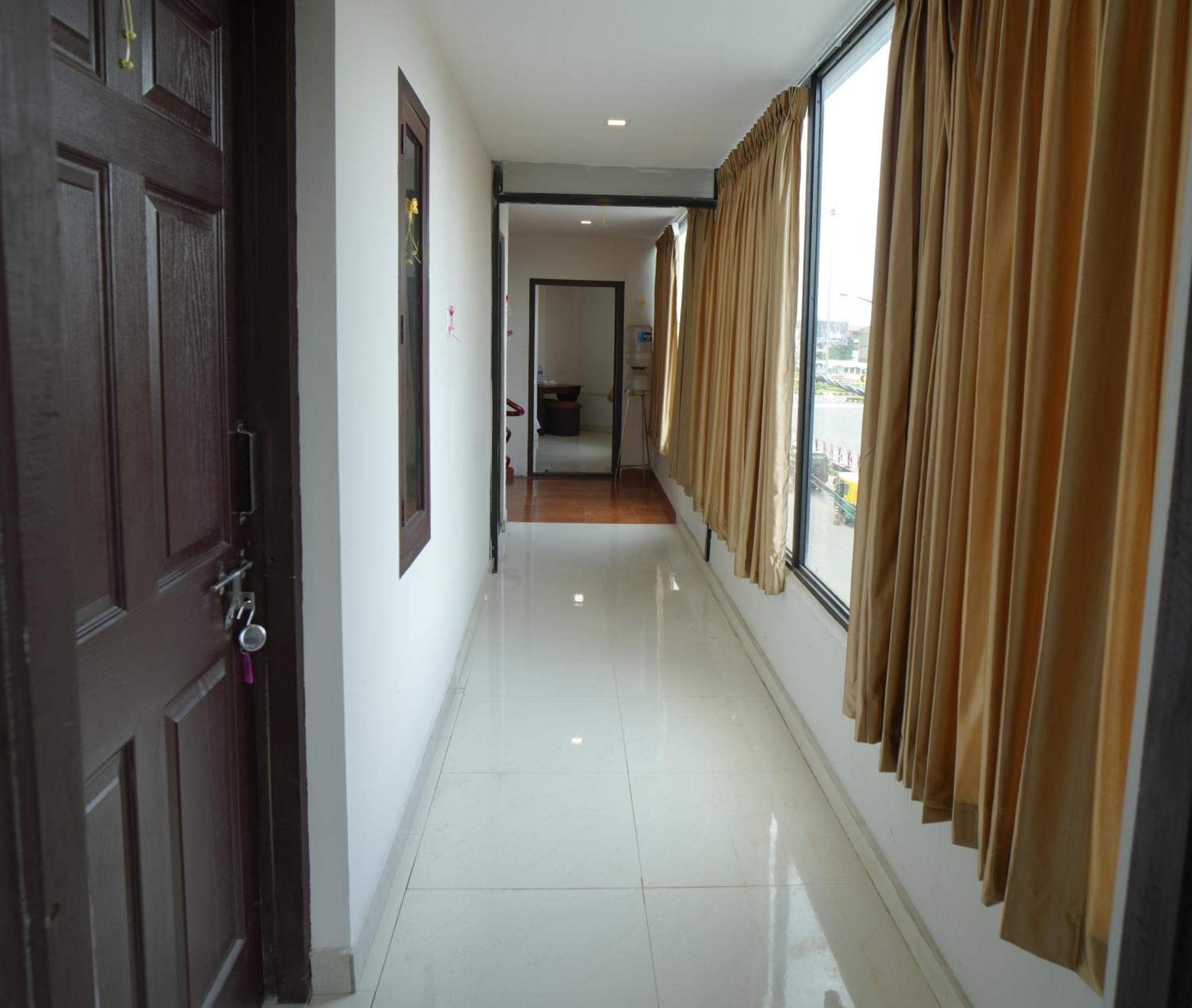 Port View Residency Pvr Hotel Nedumbassery Eksteriør billede